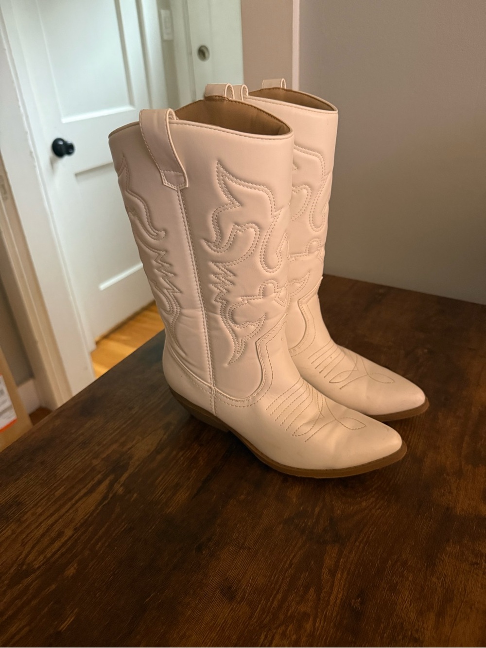 White Western-Style Mid-Heel Cowboy Boots